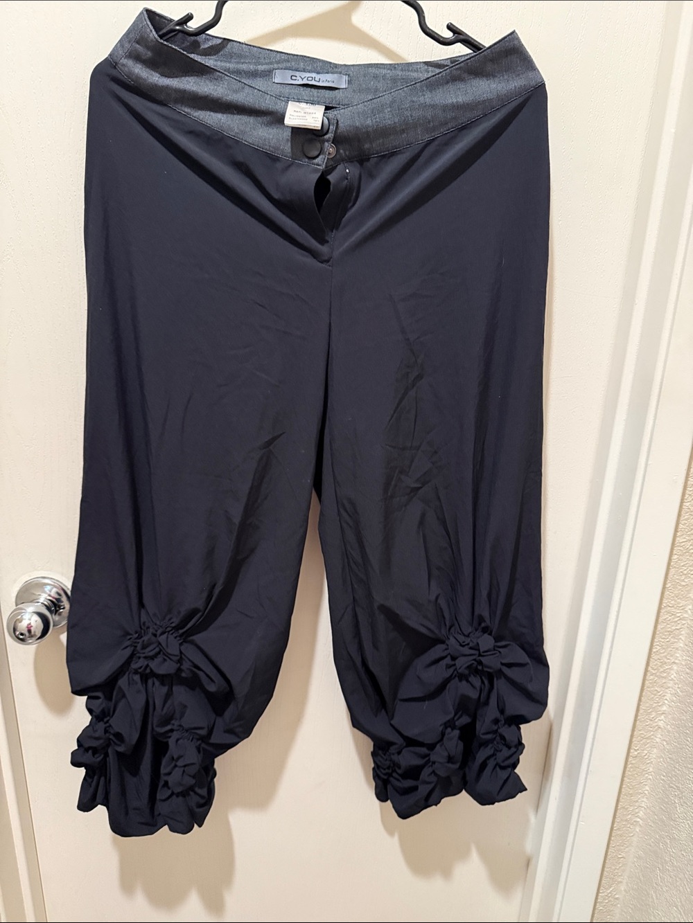 Black Cropped Ruffle Hem Capris